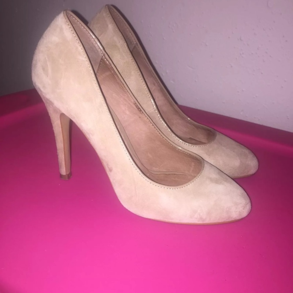 Aldo faux suede pumps in great condition